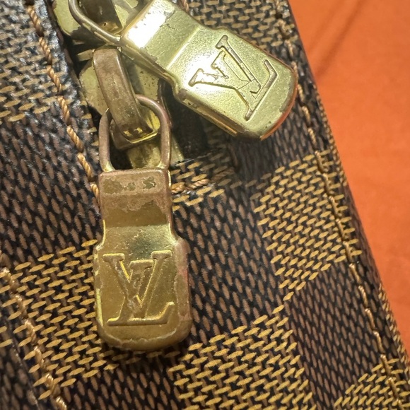 LV Geronimo. Brown Checkered Belt Bag with Metal Chain - Picture 7 of 7